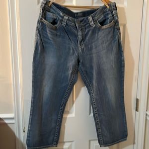 Silver Suki Capri Light Wash Jeans Size 20